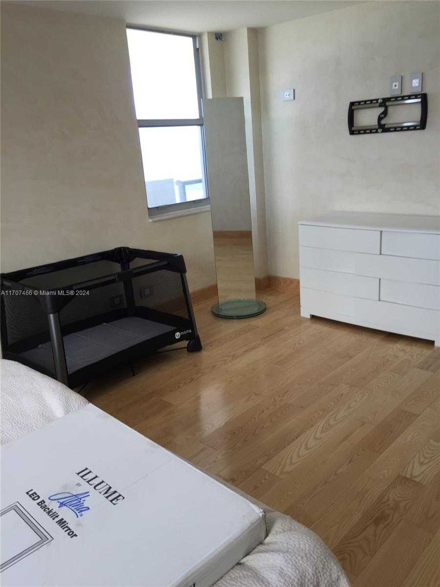 Small Image of 6039 COLLINS AVE #925, Miami Beach Number 12