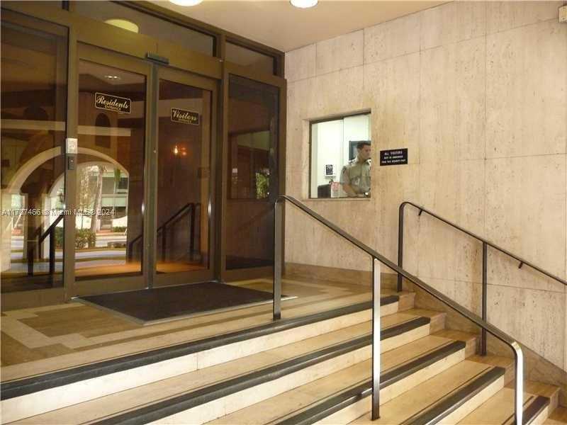 Small Image of 6039 COLLINS AVE #925, Miami Beach Number 19