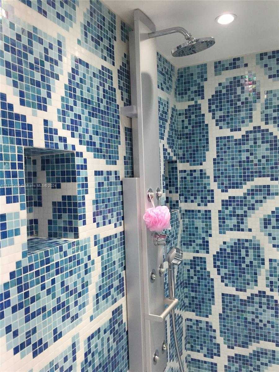 Small Image of 6039 COLLINS AVE #925, Miami Beach Number 5