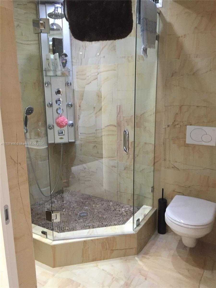 Small Image of 6039 COLLINS AVE #925, Miami Beach Number 9