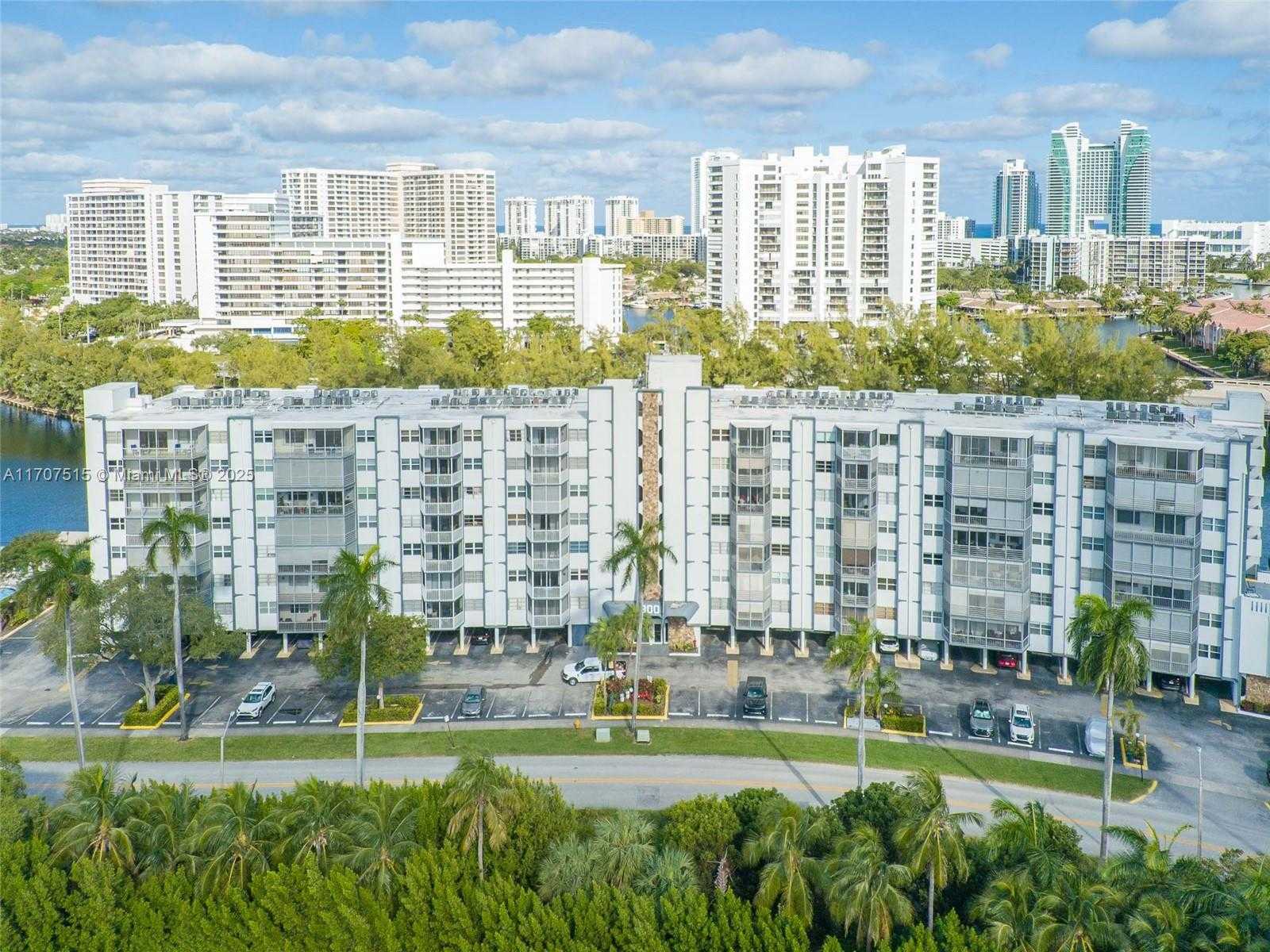 Small Image of 300 DIPLOMAT PKWY #711, Hallandale Beach Number 16