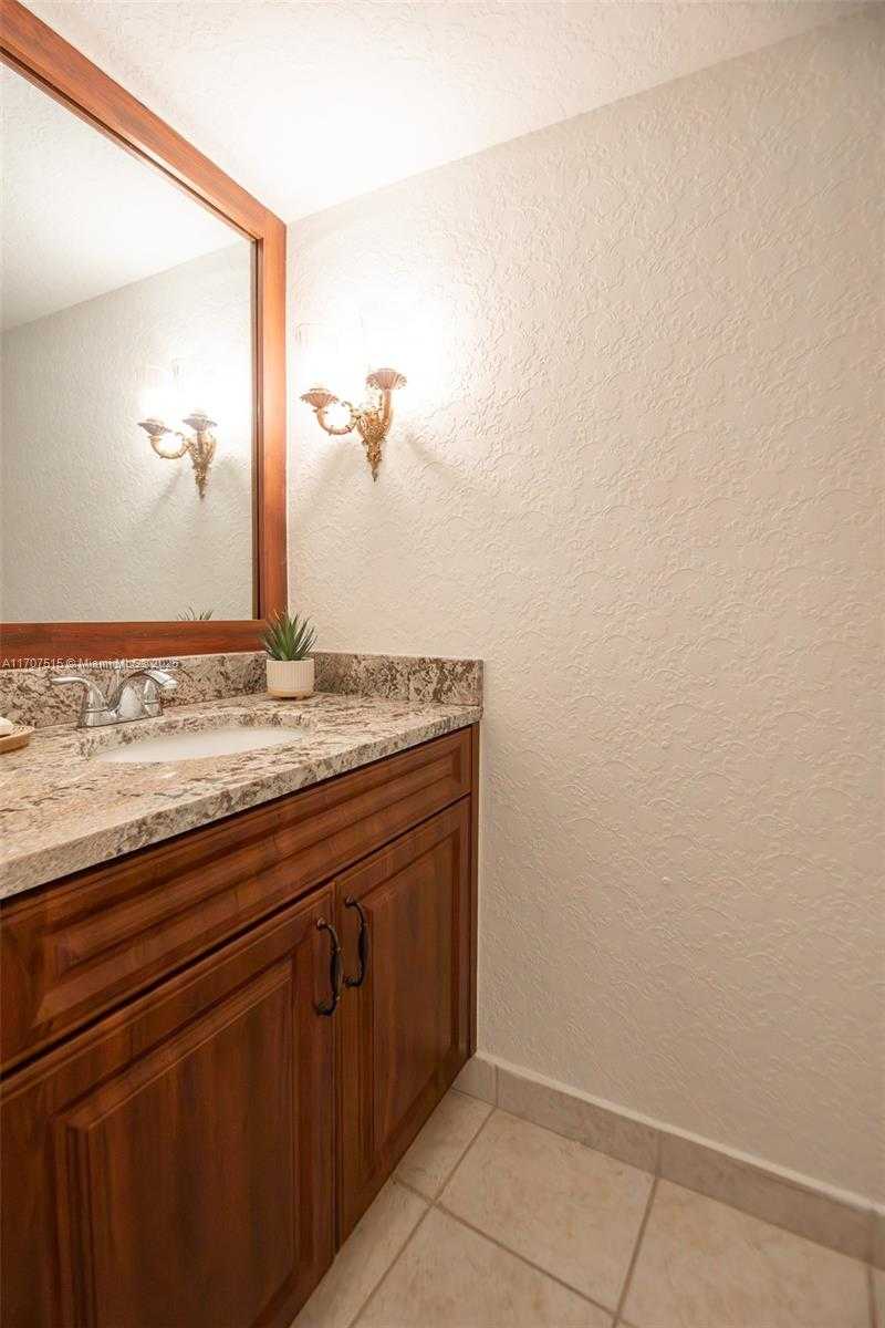 Small Image of 300 DIPLOMAT PKWY #711, Hallandale Beach Number 20