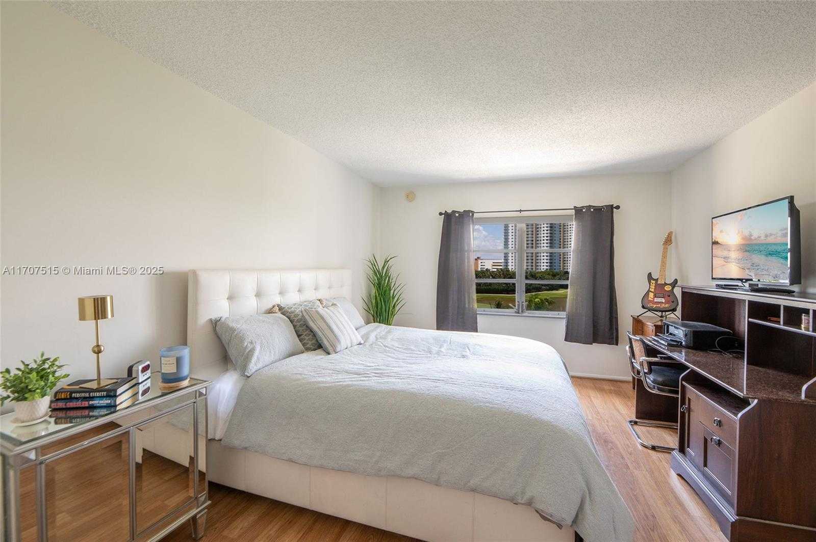 Small Image of 300 DIPLOMAT PKWY #711, Hallandale Beach Number 21