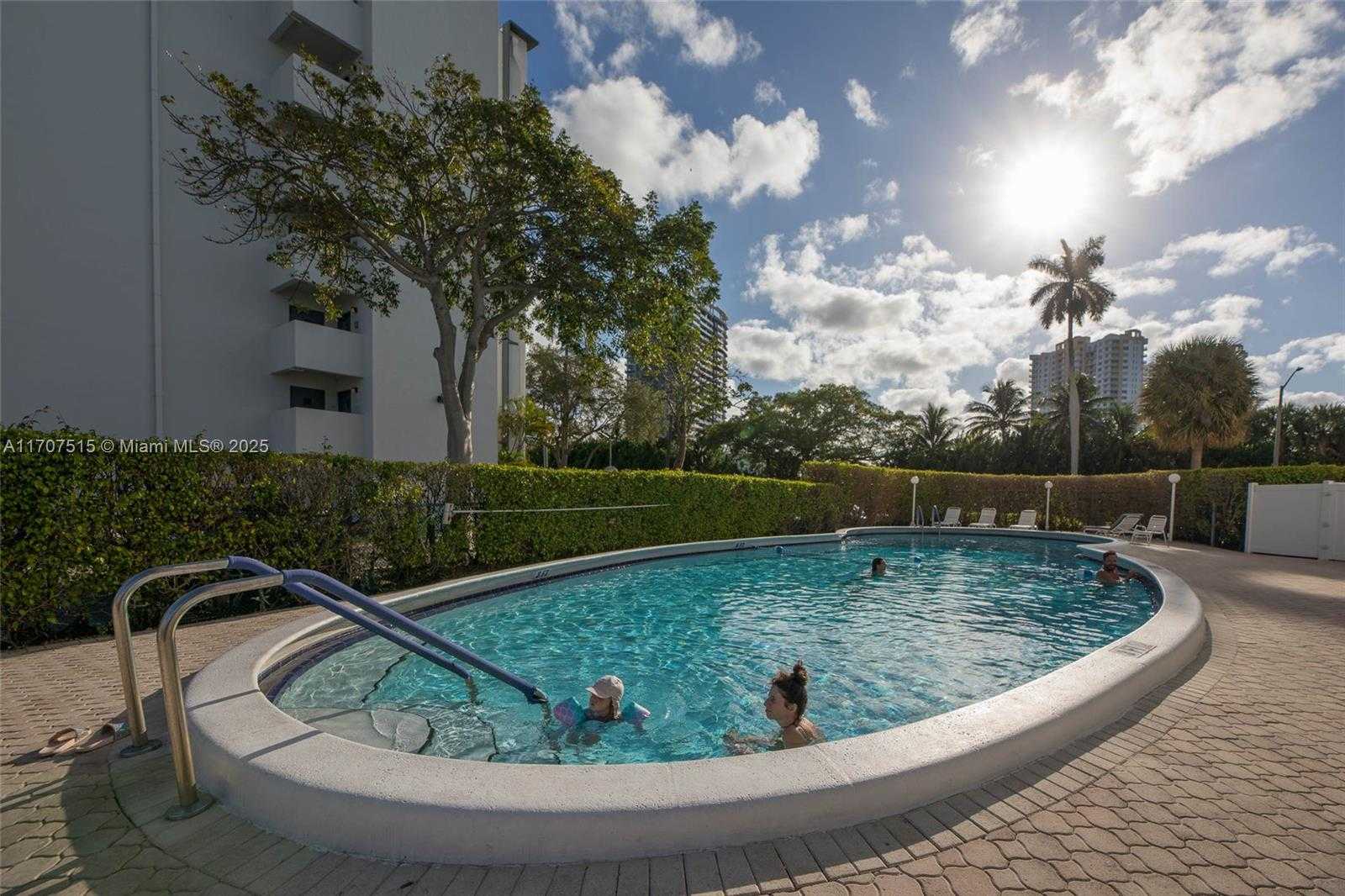 Small Image of 300 DIPLOMAT PKWY #711, Hallandale Beach Number 30