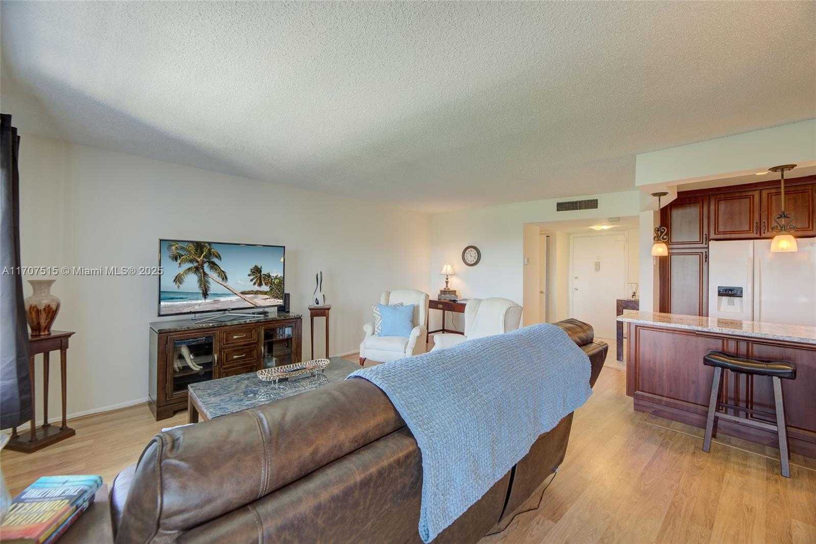 Small Image of 300 DIPLOMAT PKWY #711, Hallandale Beach Number 4