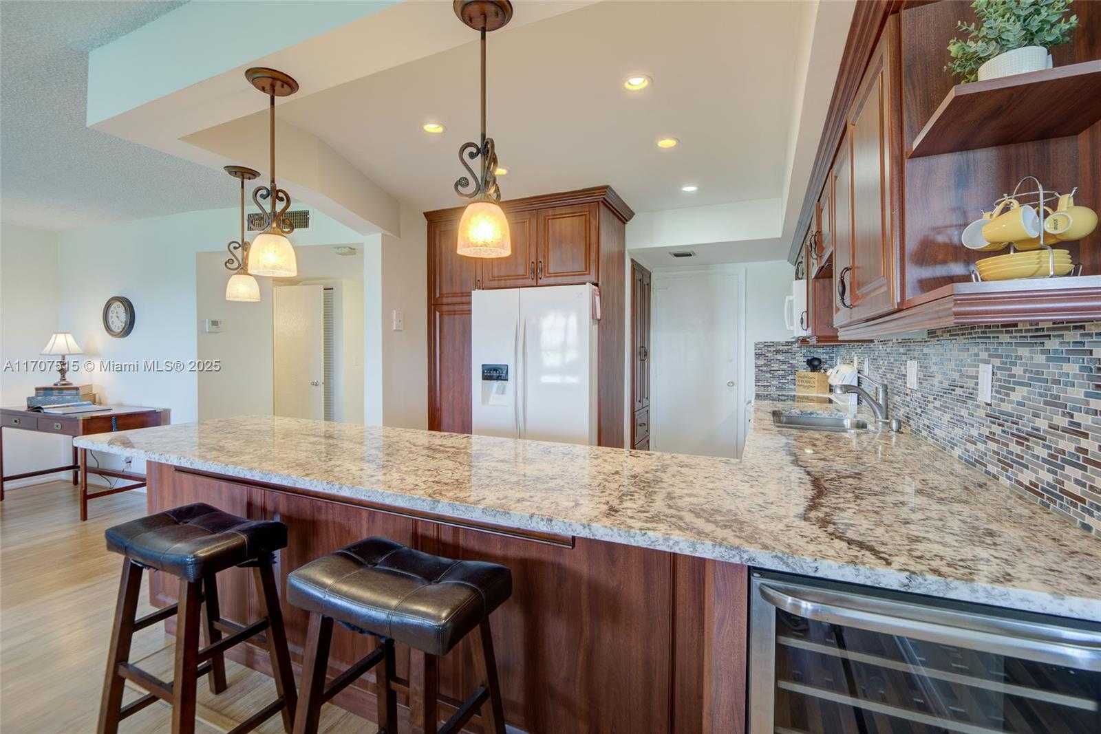 Small Image of 300 DIPLOMAT PKWY #711, Hallandale Beach Number 5