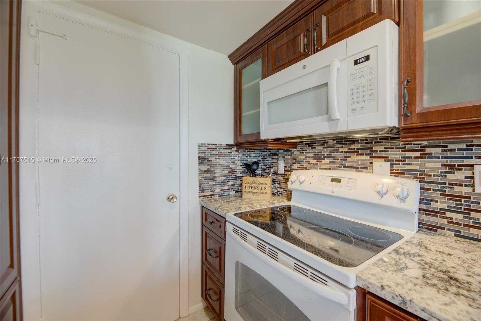 Small Image of 300 DIPLOMAT PKWY #711, Hallandale Beach Number 7