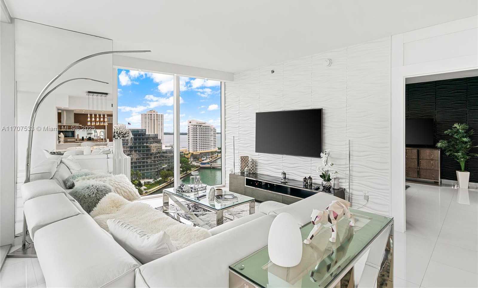 Small Image of 495 BRICKELL AVE #1702, Miami Number 13