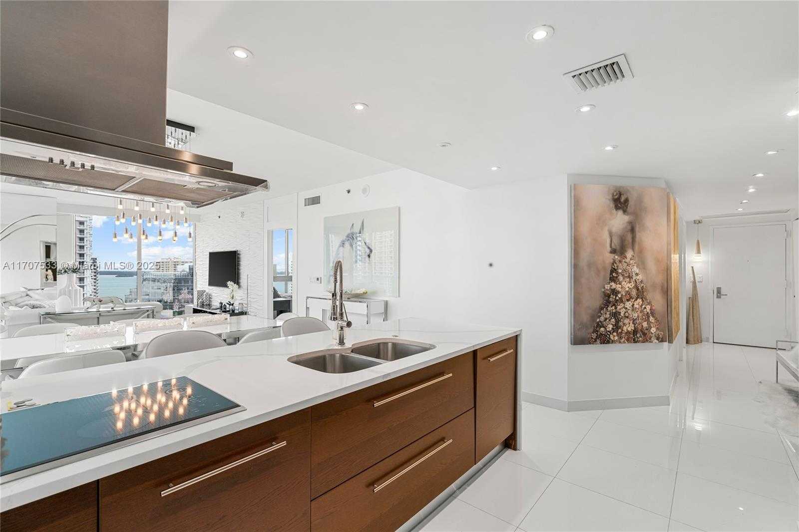 Small Image of 495 BRICKELL AVE #1702, Miami Number 15