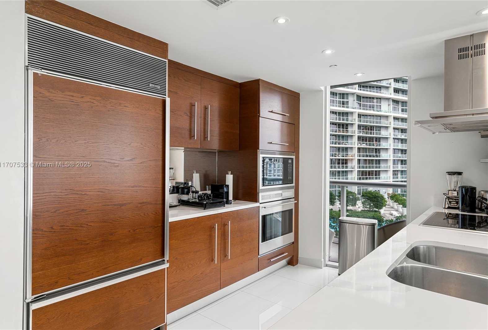 Small Image of 495 BRICKELL AVE #1702, Miami Number 18