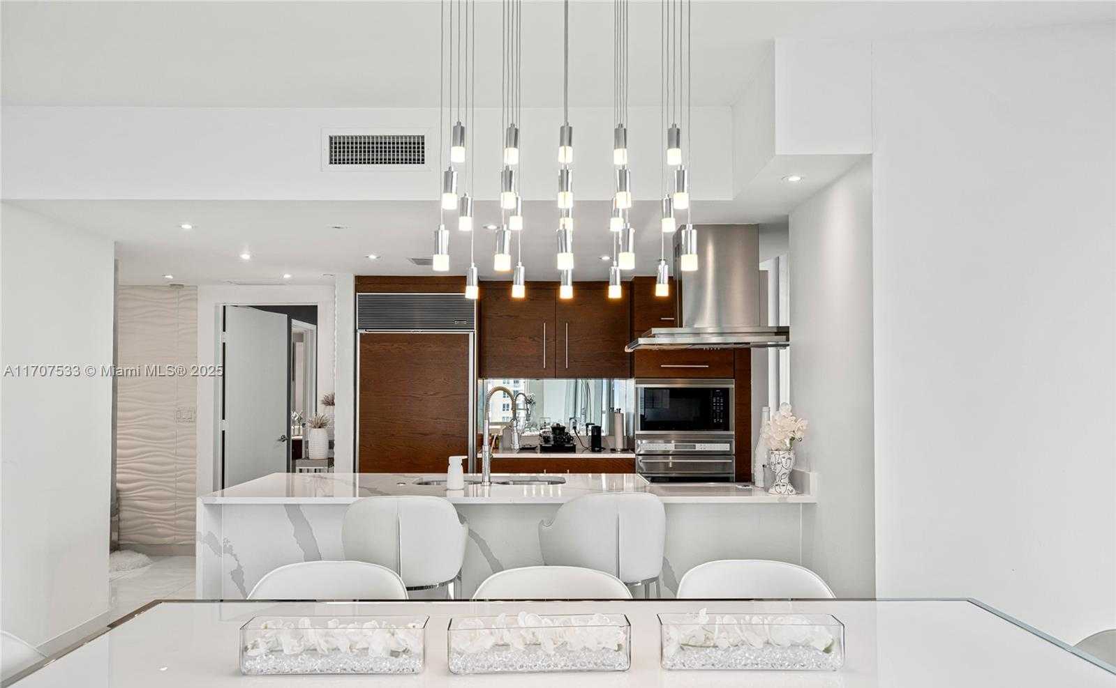 Small Image of 495 BRICKELL AVE #1702, Miami Number 20