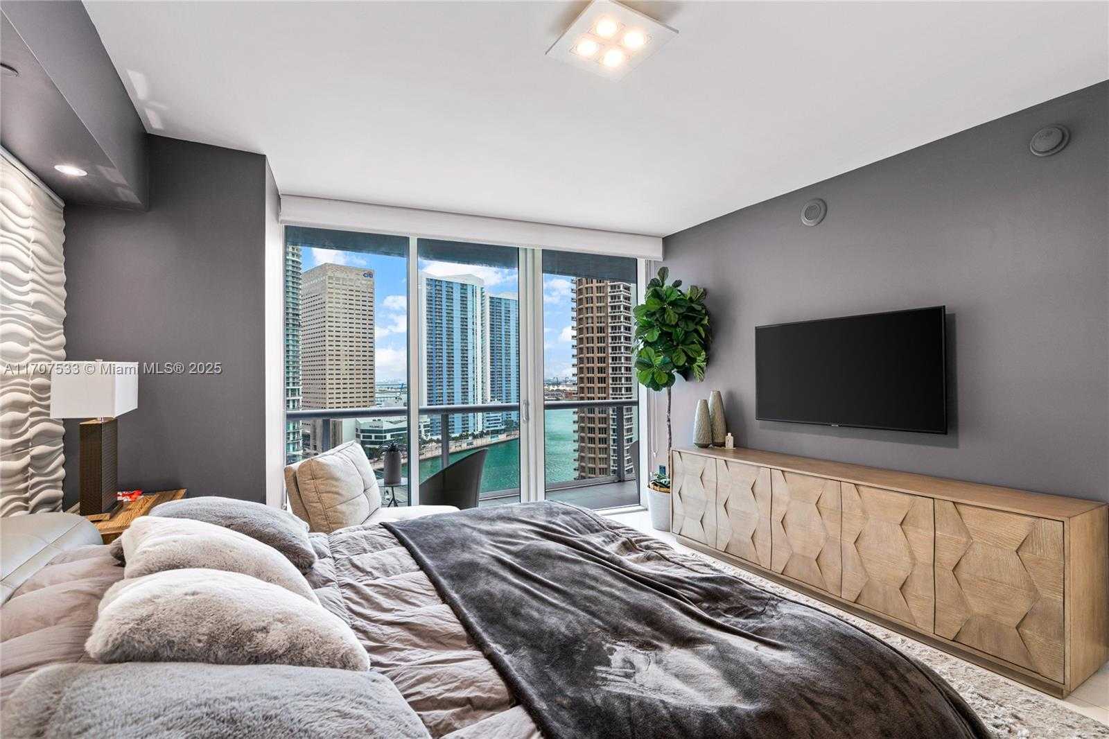 Small Image of 495 BRICKELL AVE #1702, Miami Number 25