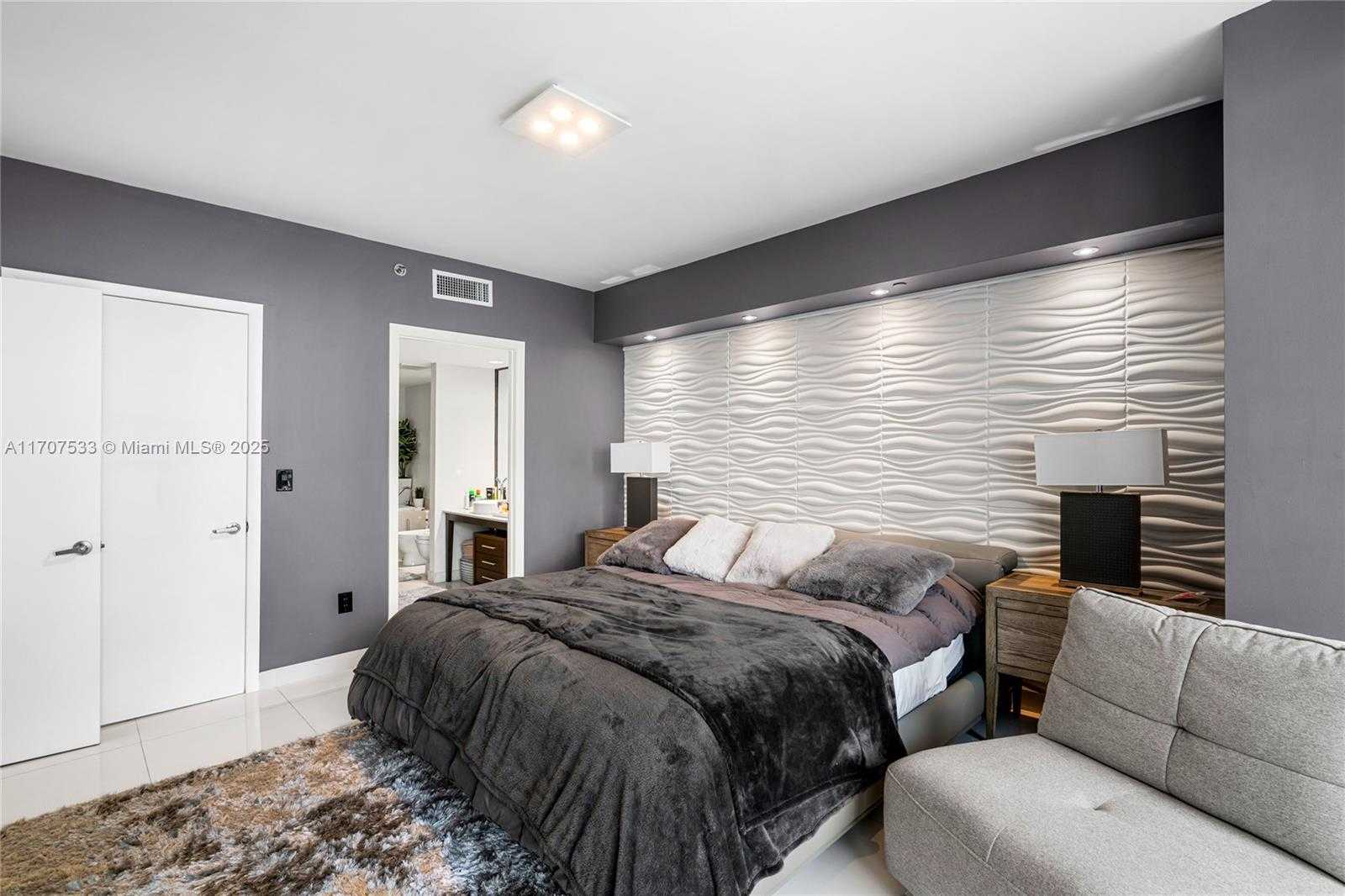 Small Image of 495 BRICKELL AVE #1702, Miami Number 28
