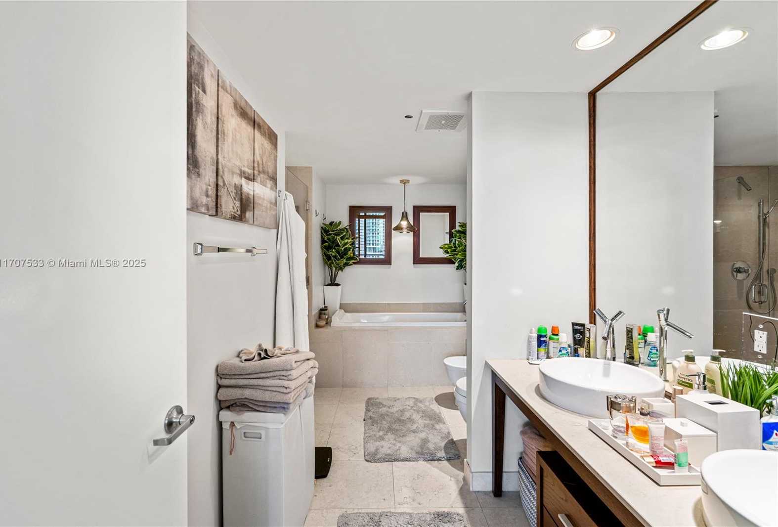 Small Image of 495 BRICKELL AVE #1702, Miami Number 34