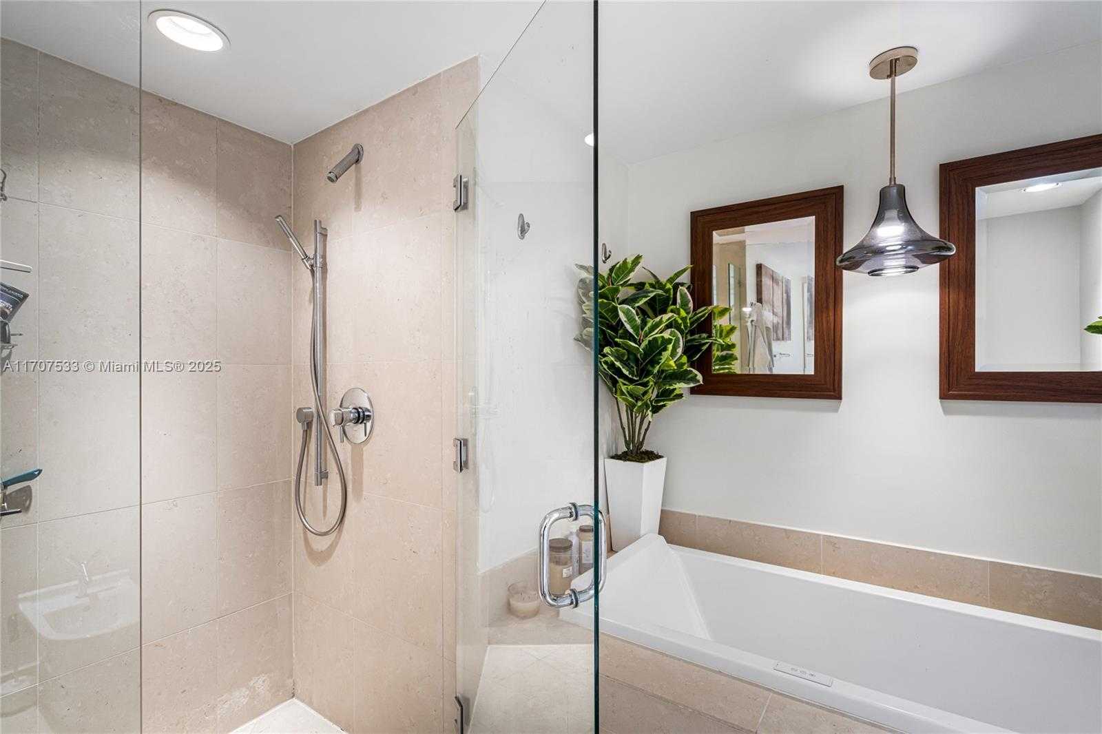 Small Image of 495 BRICKELL AVE #1702, Miami Number 35