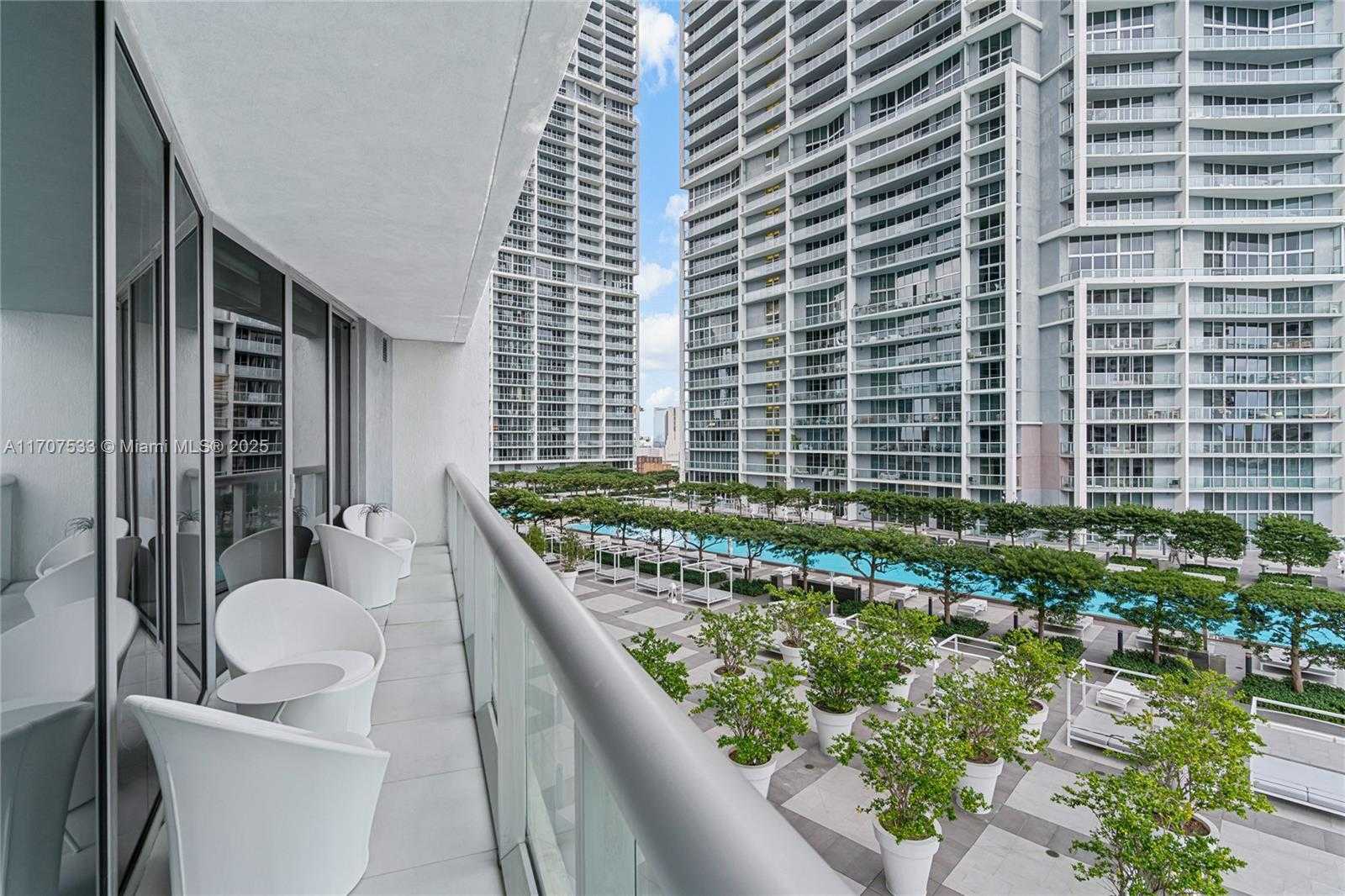 Small Image of 495 BRICKELL AVE #1702, Miami Number 4