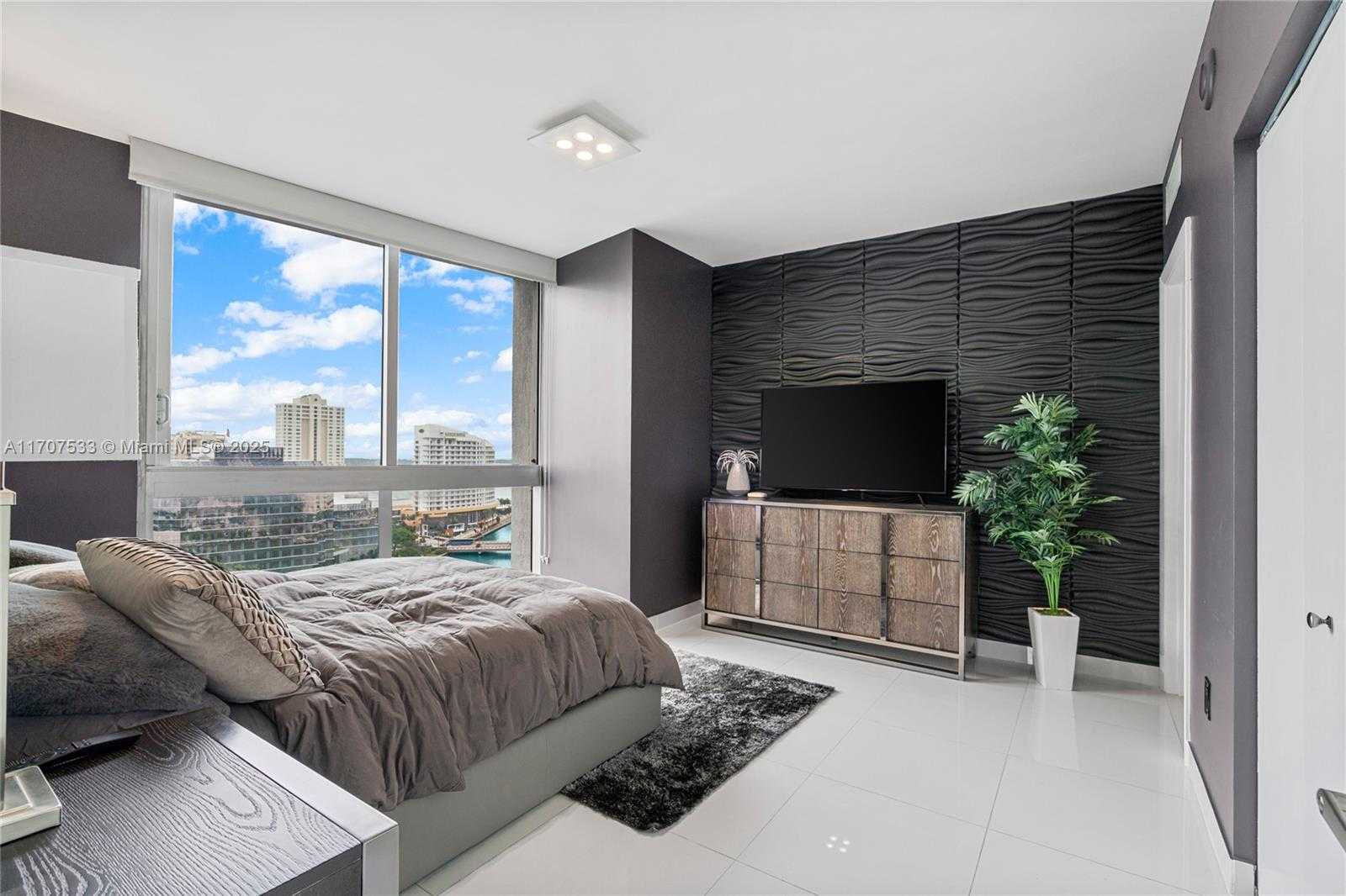 Small Image of 495 BRICKELL AVE #1702, Miami Number 43