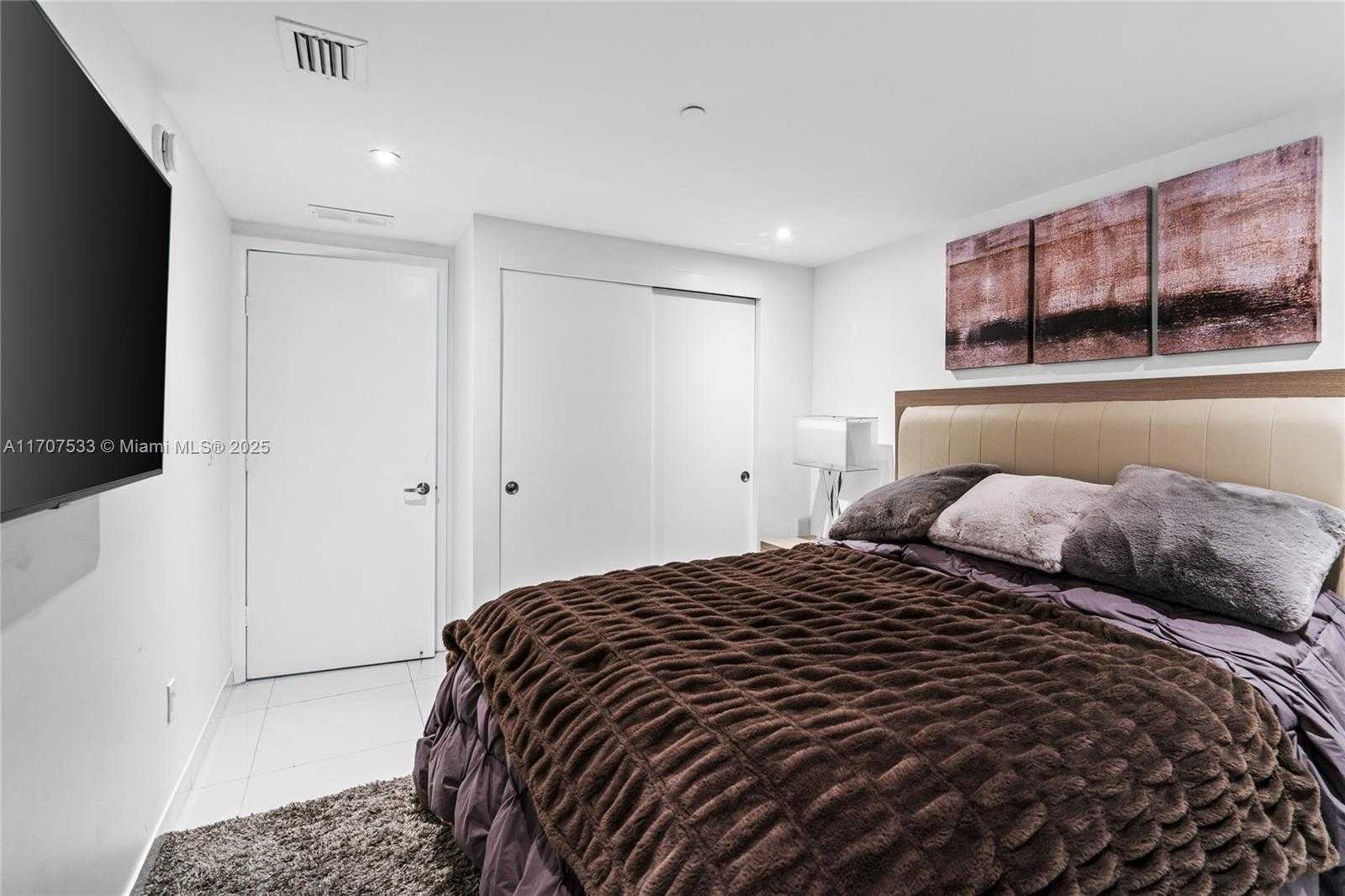 Small Image of 495 BRICKELL AVE #1702, Miami Number 46