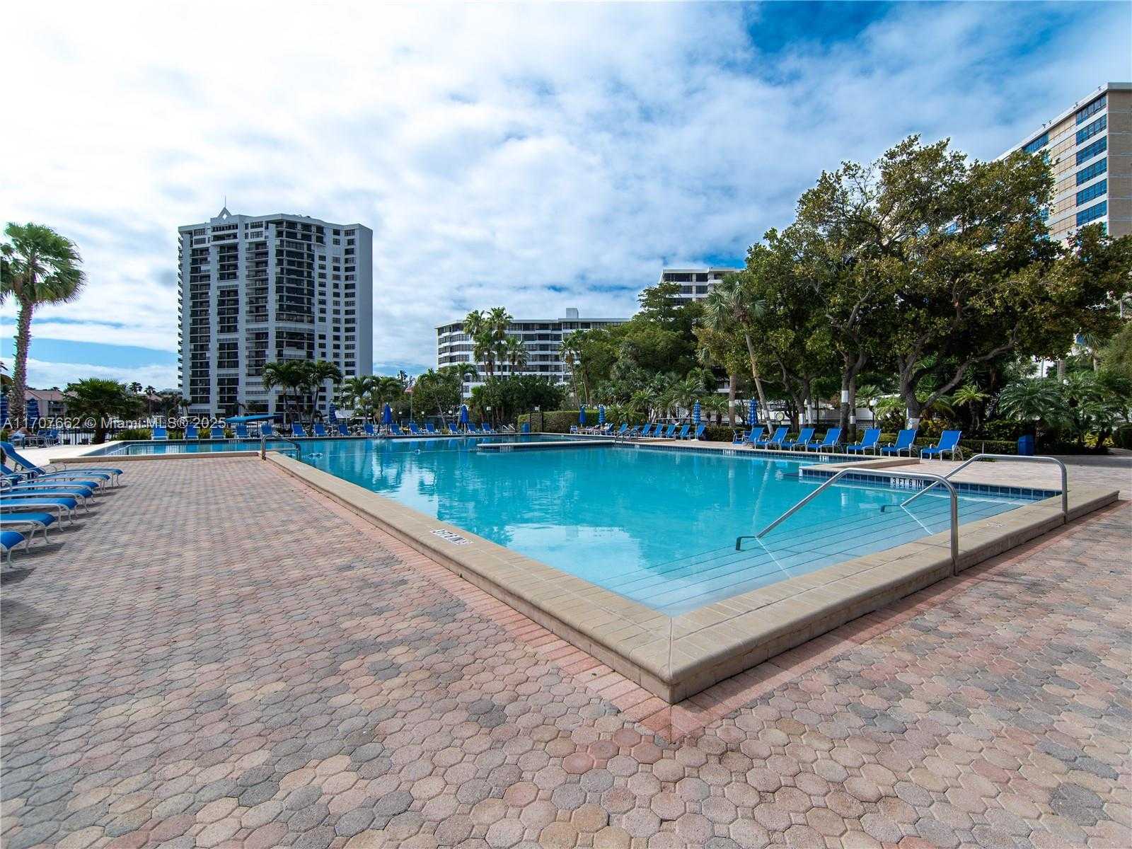 Small Image of 2500 PARKVIEW DR #2312, Hallandale Beach Number 17