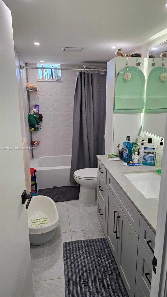 Small Image of 2500 PARKVIEW DR #2312, Hallandale Beach Number 31