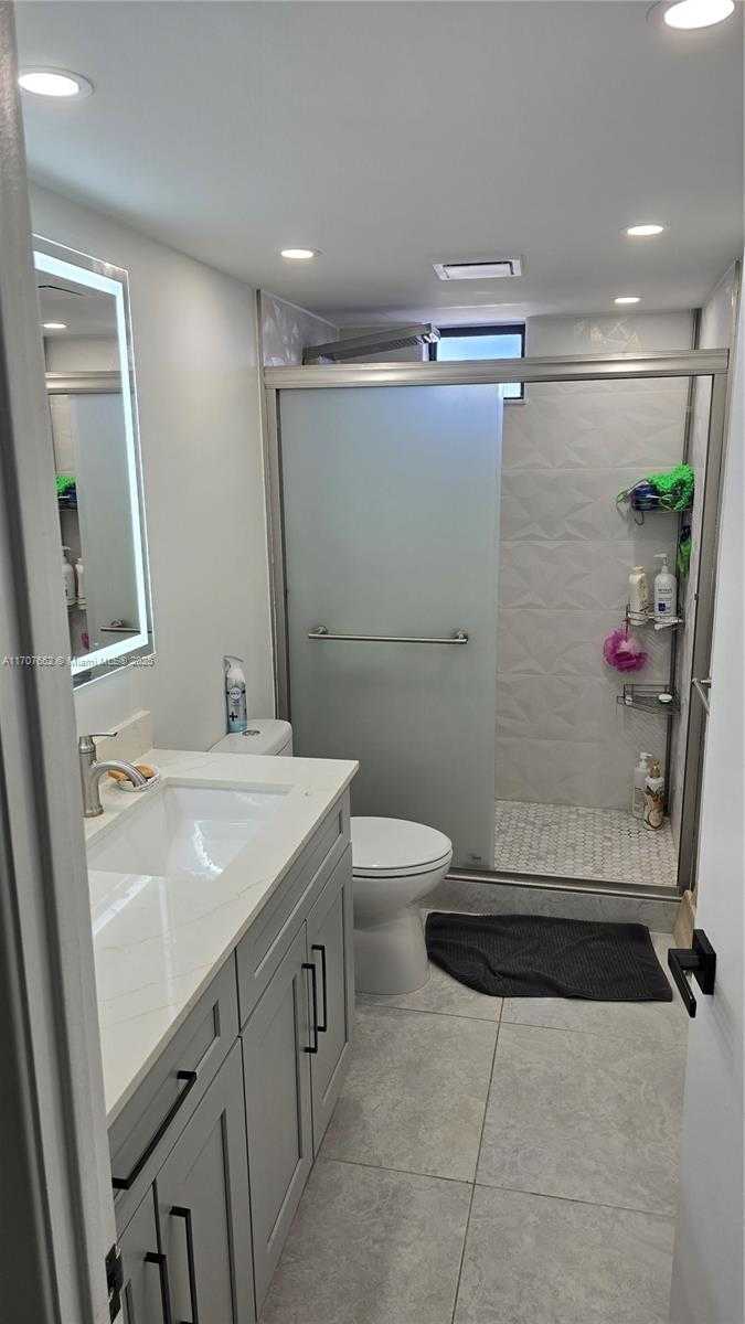 Small Image of 2500 PARKVIEW DR #2312, Hallandale Beach Number 32