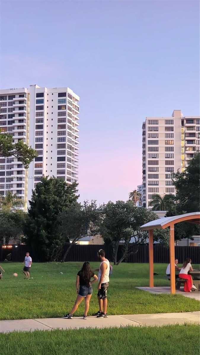 Small Image of 2500 PARKVIEW DR #2312, Hallandale Beach Number 33