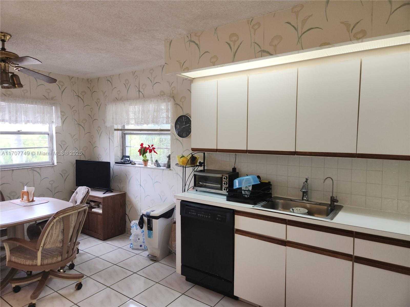 Small Image of 12600 SOUTH WEST 5TH CT #301L, Pembroke Pines Number 6