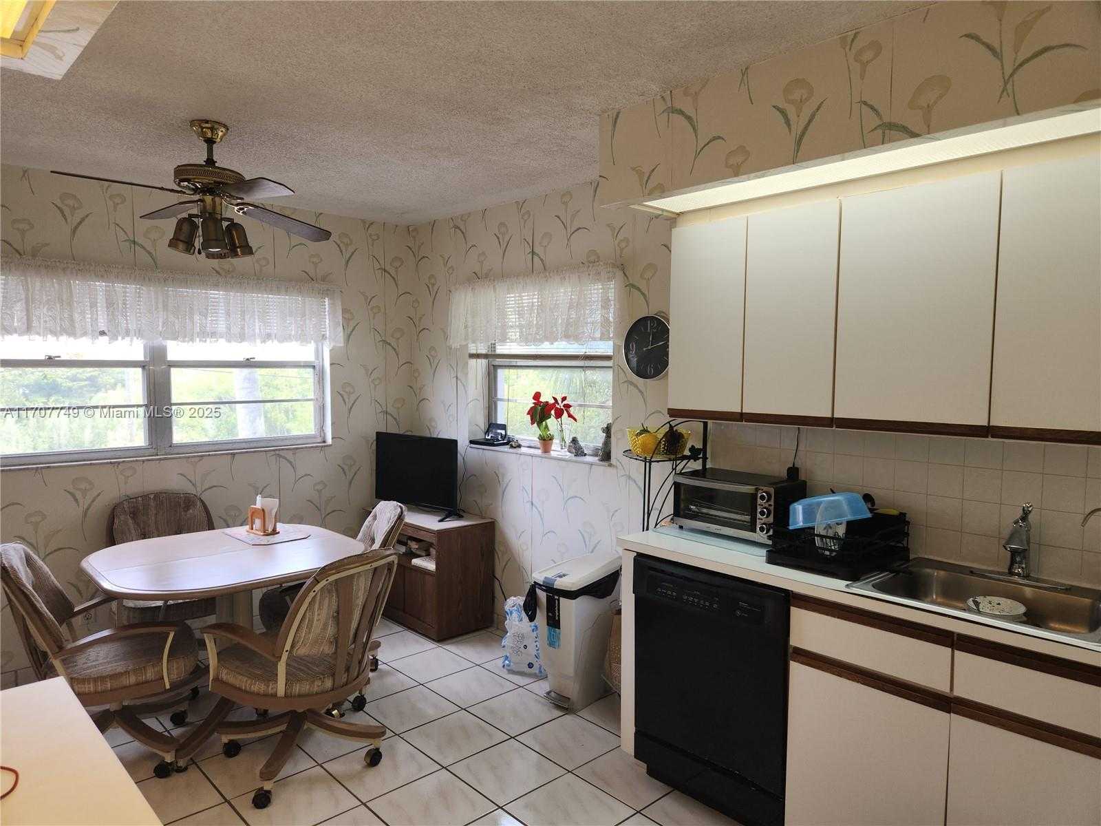 Small Image of 12600 SOUTH WEST 5TH CT #301L, Pembroke Pines Number 7