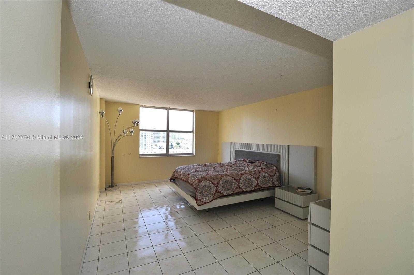 Small Image of 1865 SOUTH OCEAN DR #10F, Hallandale Beach Number 3