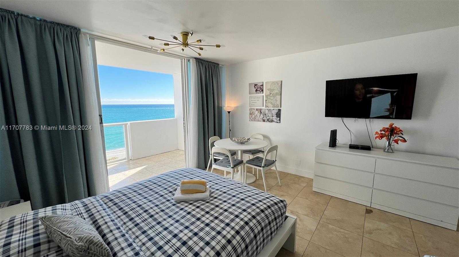 Small Image of 5445 COLLINS AVE #627, Miami Beach Number 3