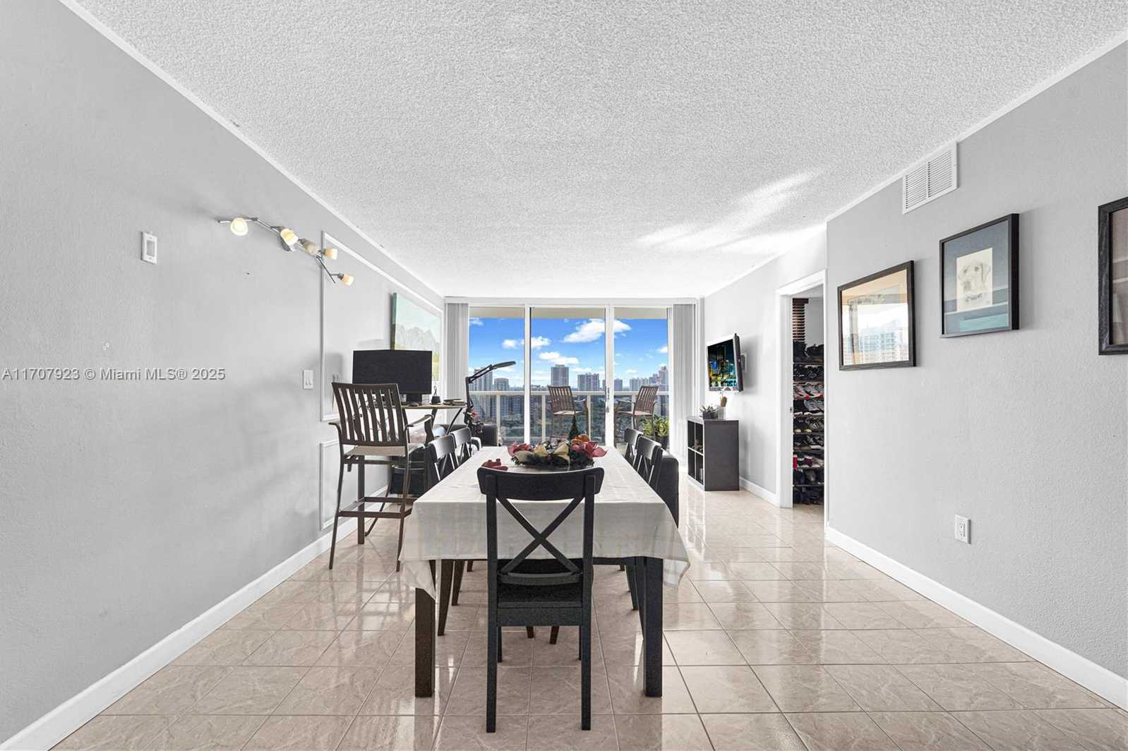 Small Image of 3675 NORTH COUNTRY CLUB DR #2204, Aventura Number 21