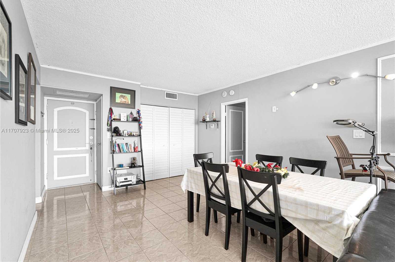 Small Image of 3675 NORTH COUNTRY CLUB DR #2204, Aventura Number 23