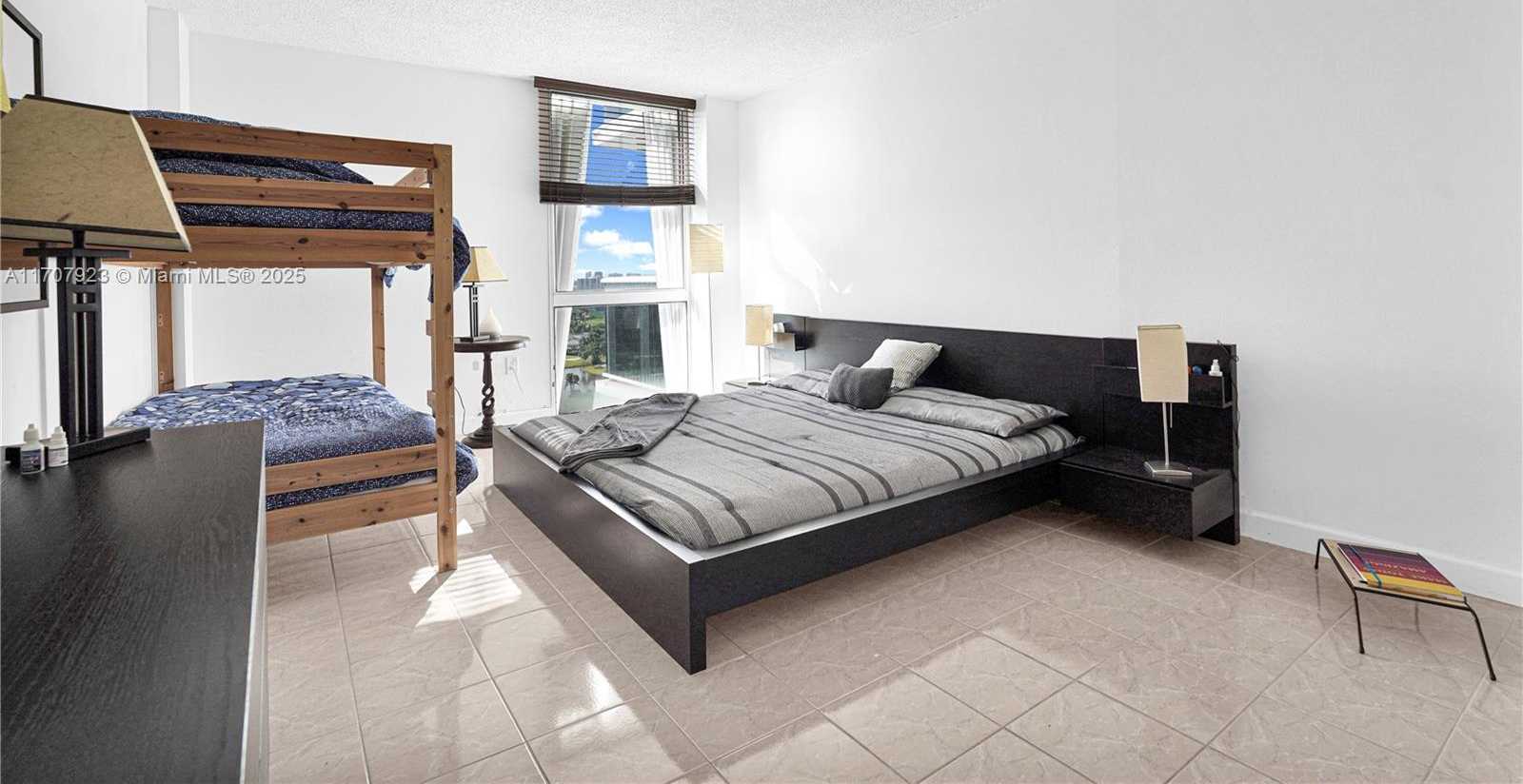 Small Image of 3675 NORTH COUNTRY CLUB DR #2204, Aventura Number 26