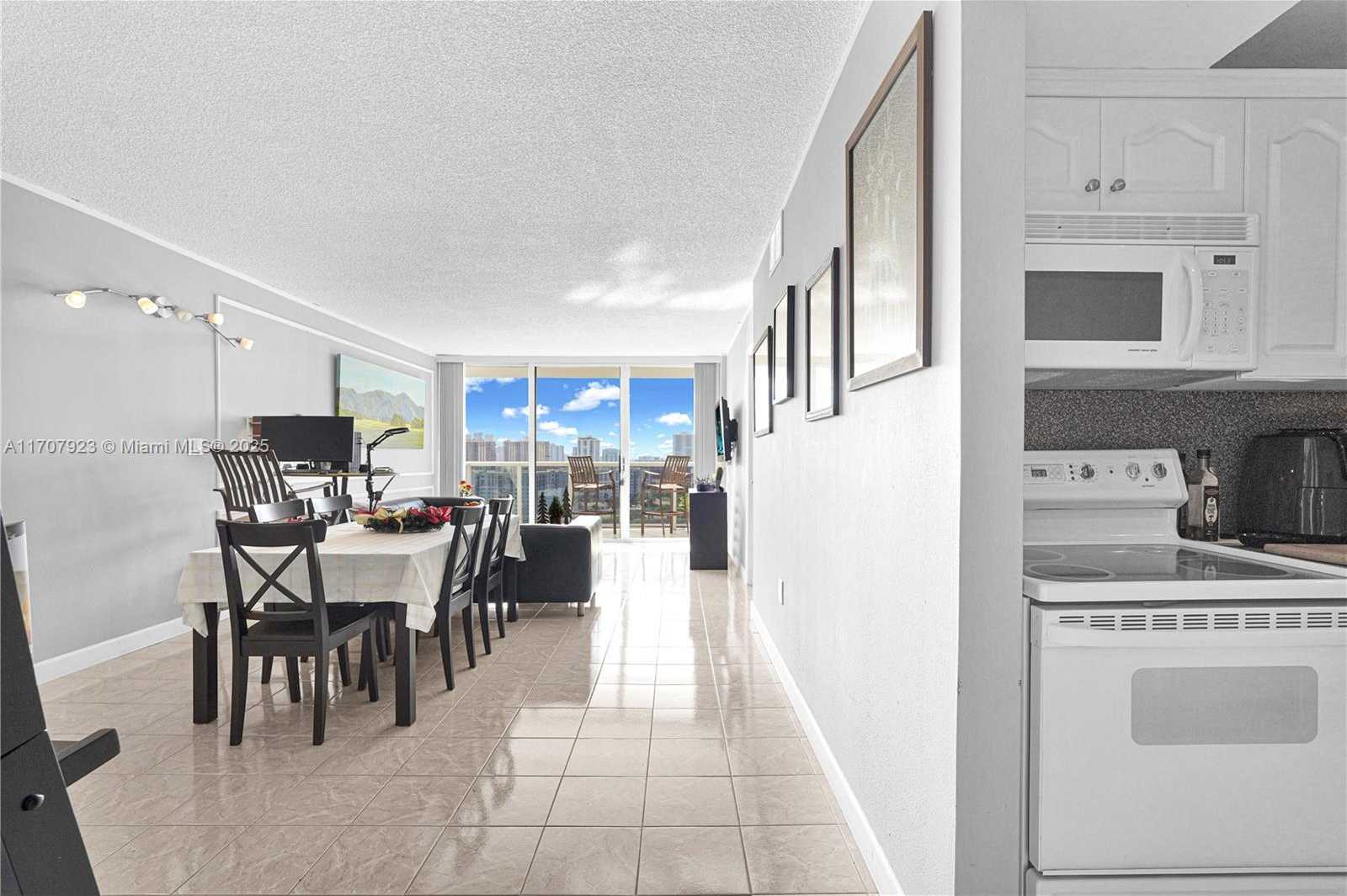 Small Image of 3675 NORTH COUNTRY CLUB DR #2204, Aventura Number 30