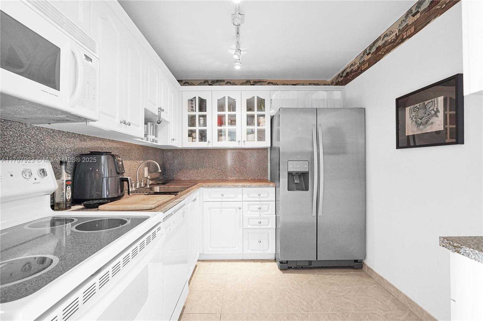 Small Image of 3675 NORTH COUNTRY CLUB DR #2204, Aventura Number 31