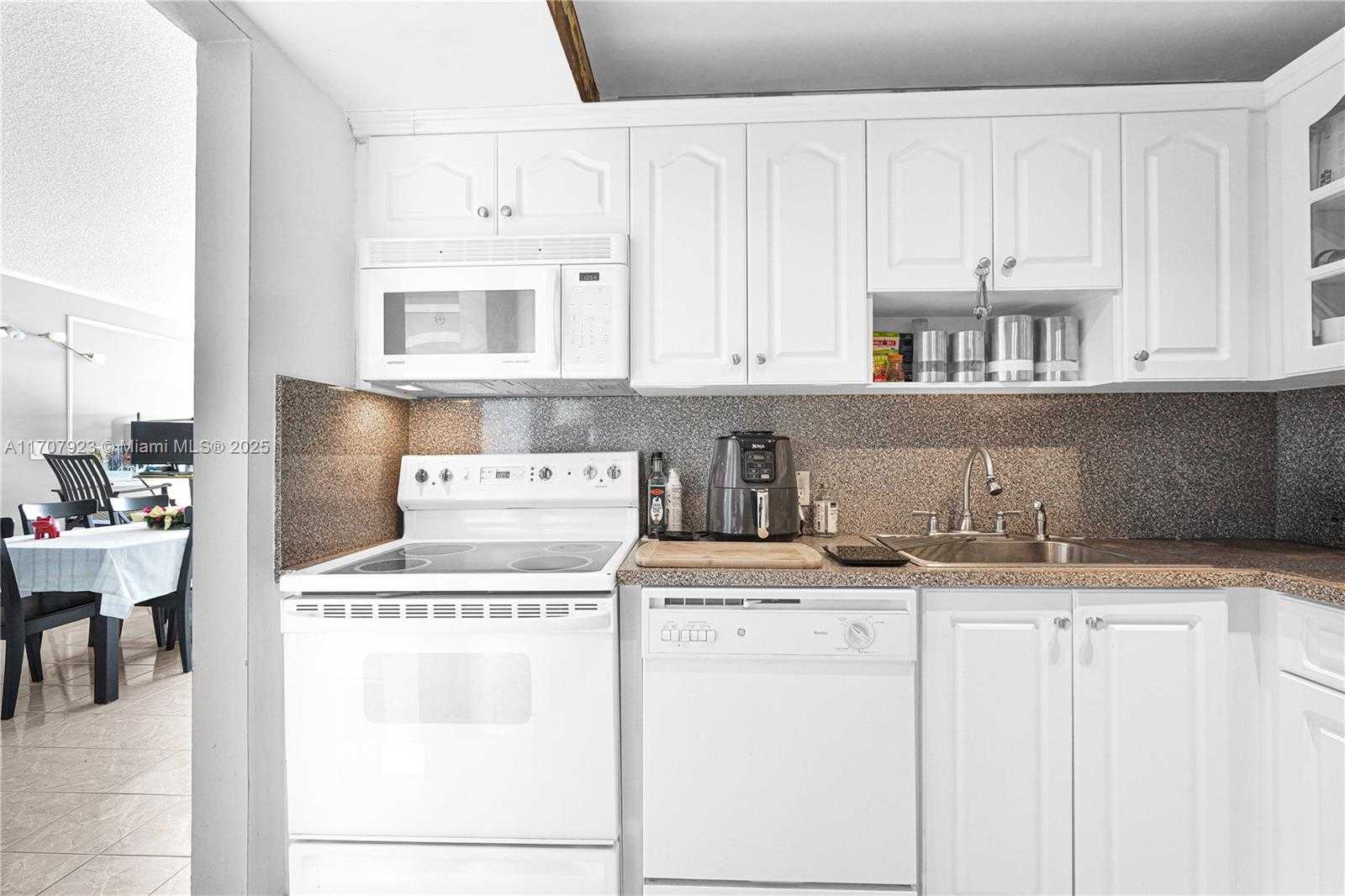Small Image of 3675 NORTH COUNTRY CLUB DR #2204, Aventura Number 32