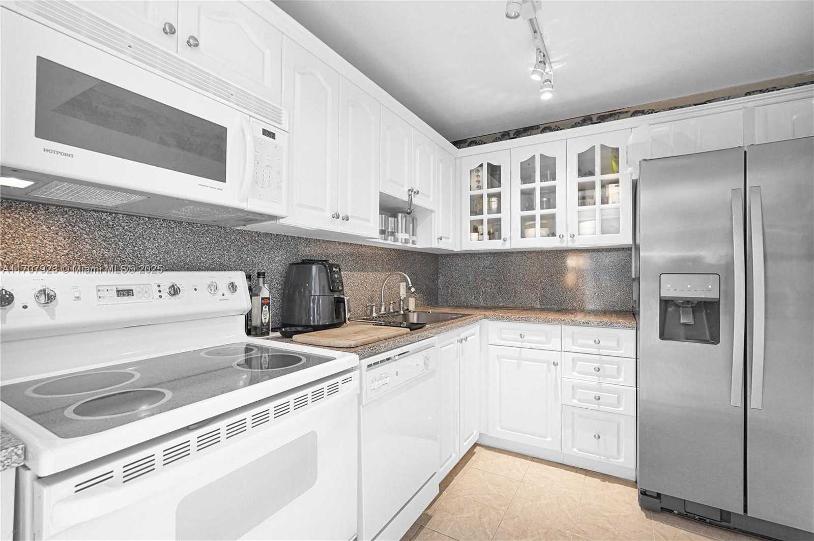 Small Image of 3675 NORTH COUNTRY CLUB DR #2204, Aventura Number 33
