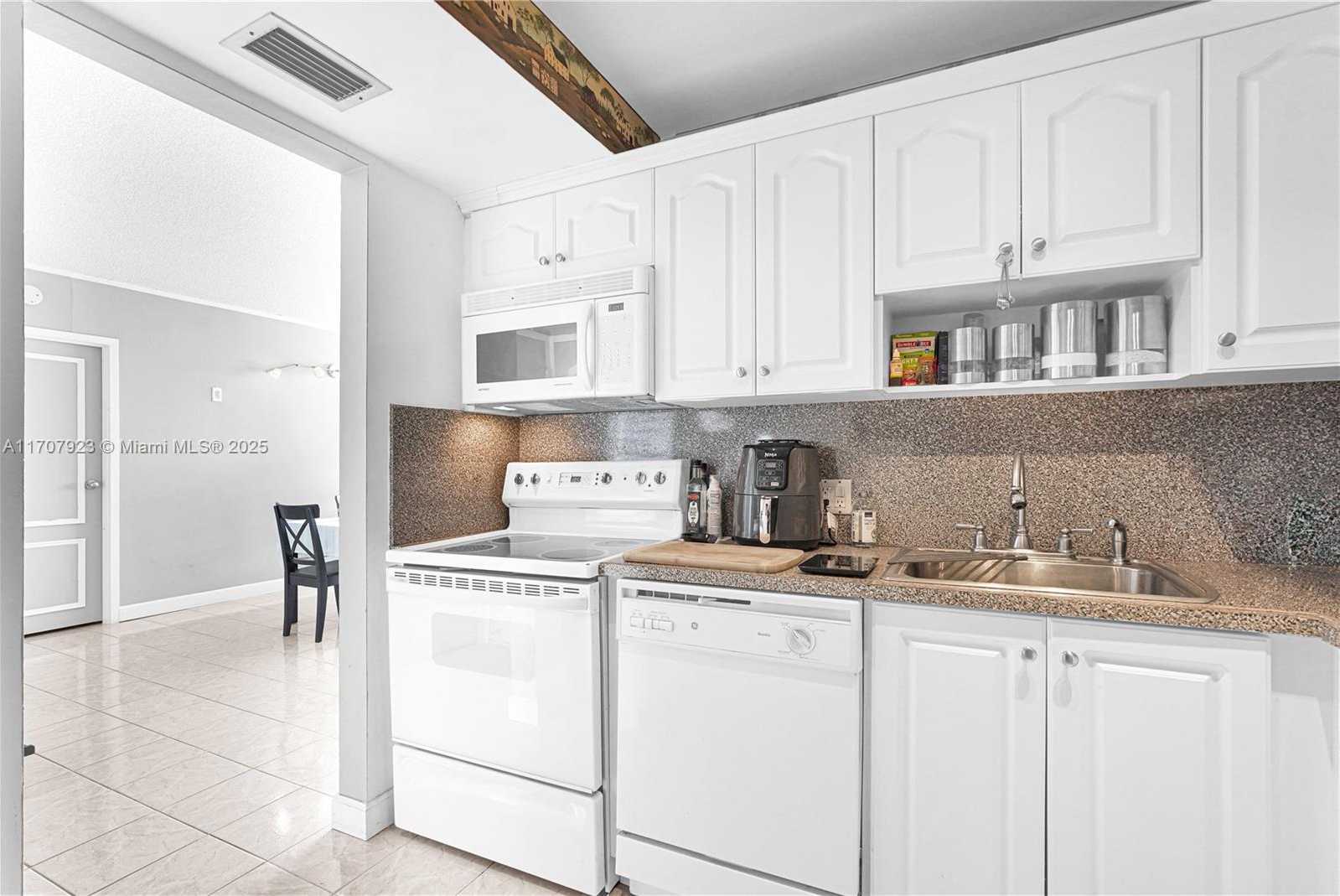 Small Image of 3675 NORTH COUNTRY CLUB DR #2204, Aventura Number 34
