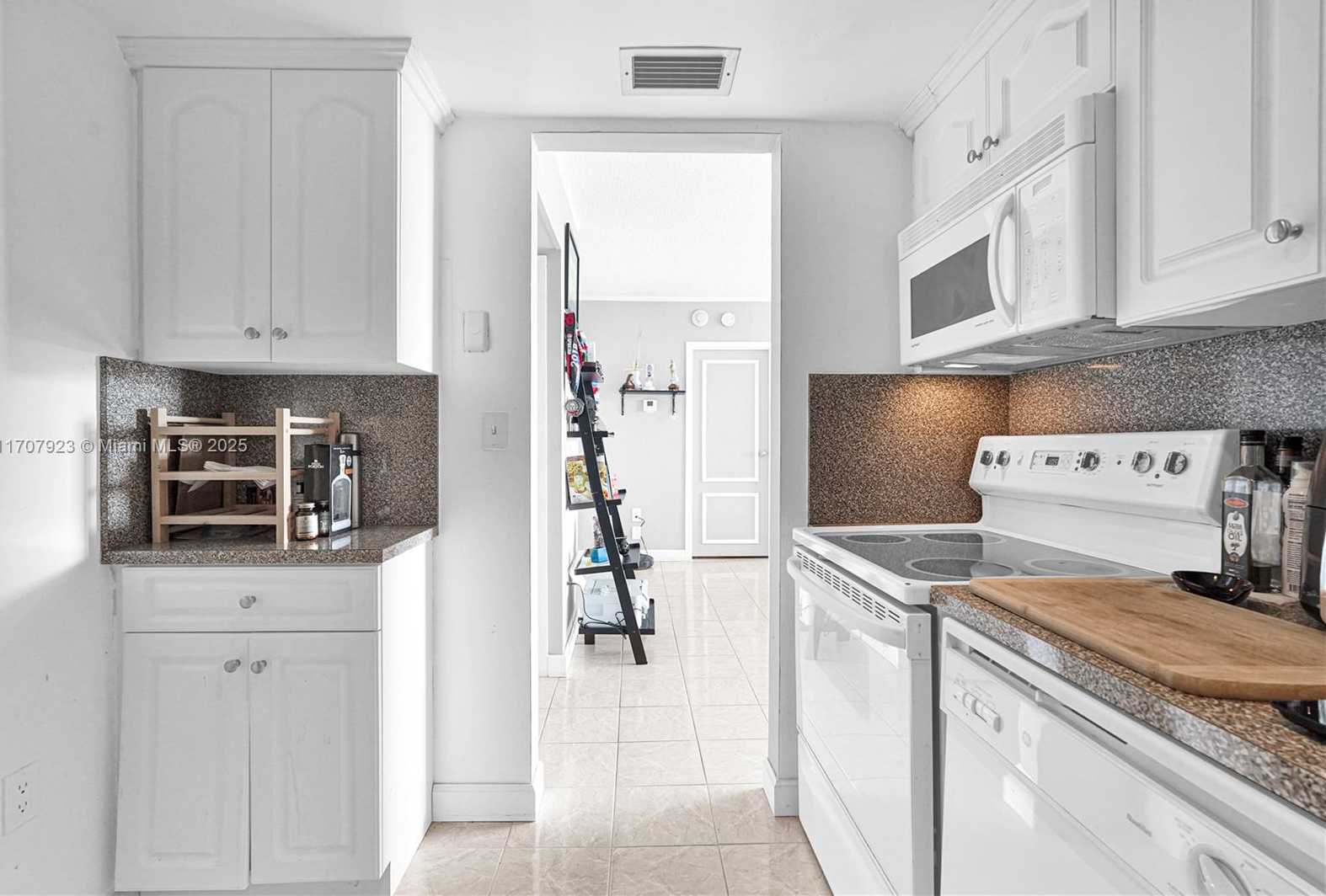 Small Image of 3675 NORTH COUNTRY CLUB DR #2204, Aventura Number 35