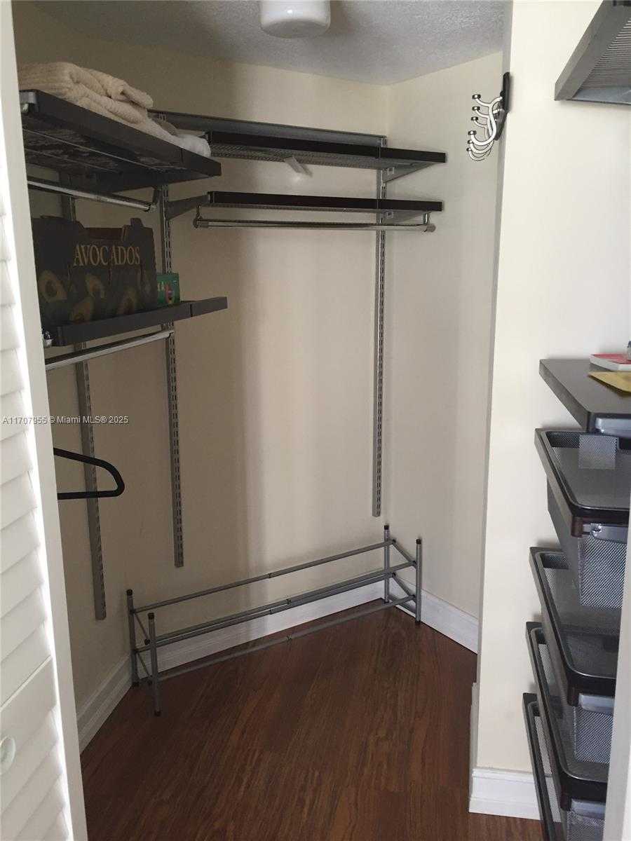Small Image of 540 BRICKELL KEY DR #815, Miami Number 16