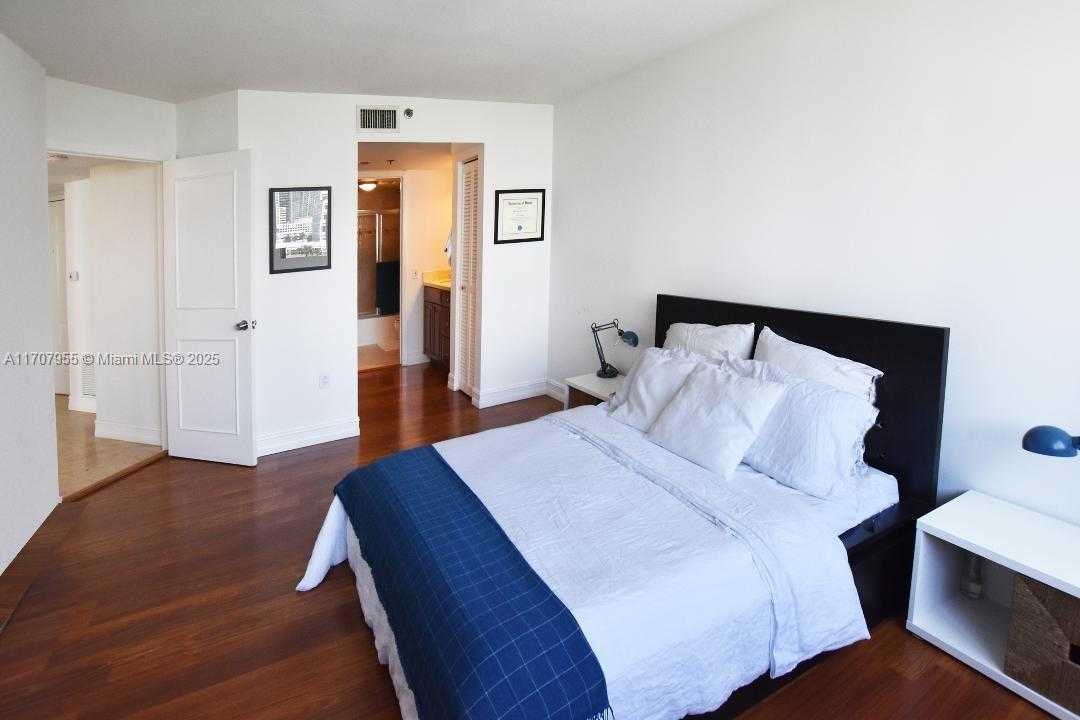 Small Image of 540 BRICKELL KEY DR #815, Miami Number 18