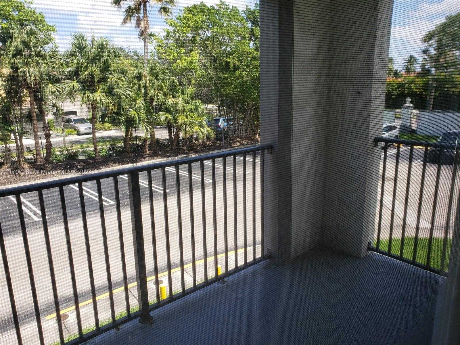 Small Image of 4580 NW 107th Ave, Miami, FL 33178, USA Number 3