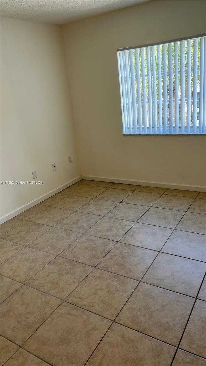 Small Image of 4580 NW 107th Ave, Miami, FL 33178, USA Number 9