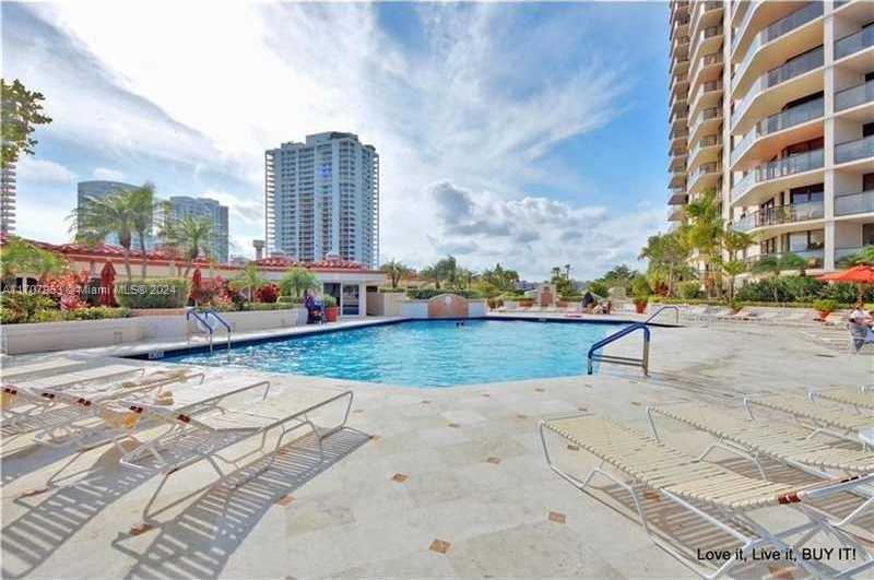 Small Image of 19667 TURNBERRY WAY #15A, Aventura Number 12