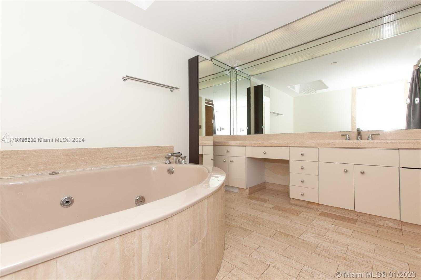 Small Image of 19667 TURNBERRY WAY #15A, Aventura Number 26