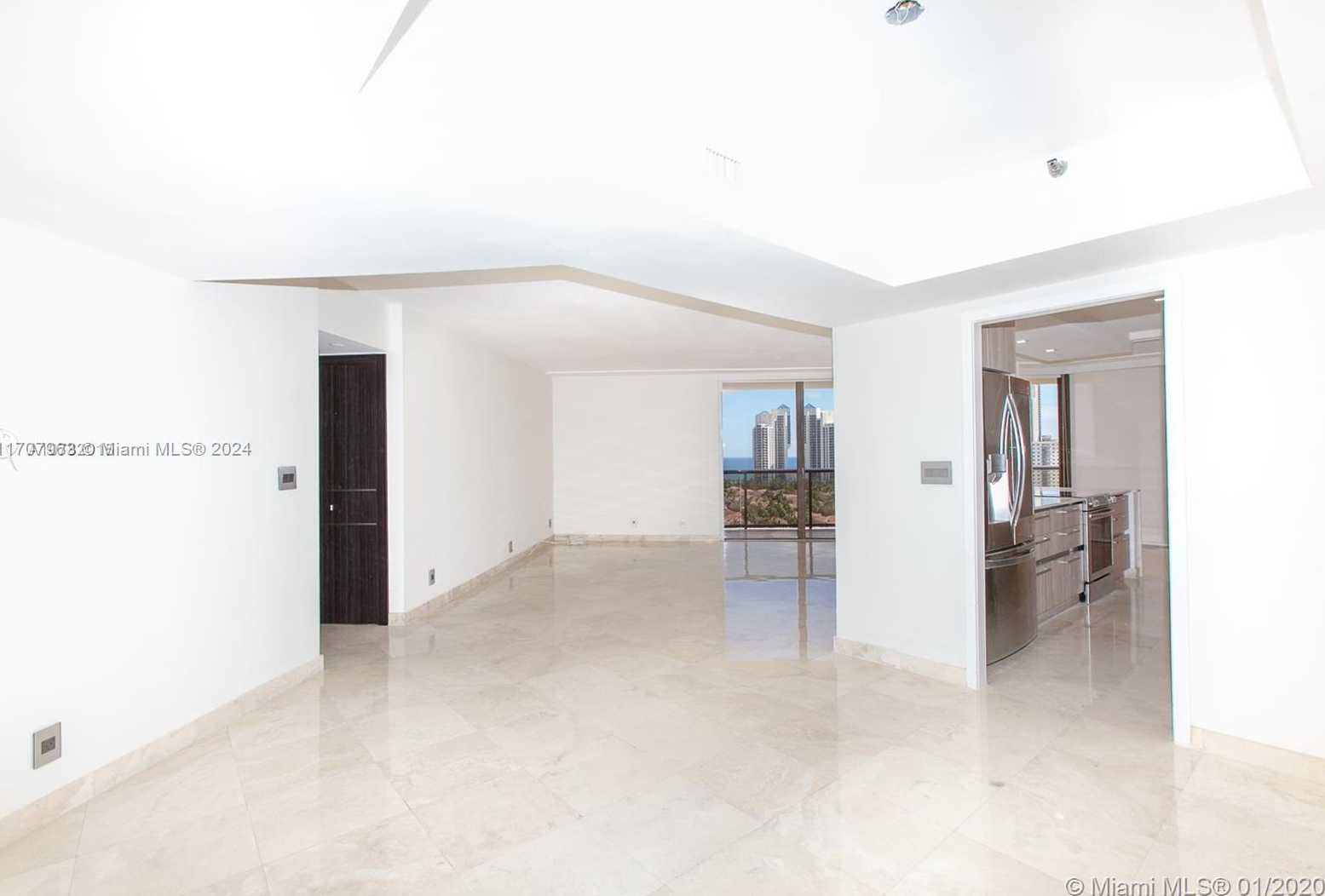 Small Image of 19667 TURNBERRY WAY #15A, Aventura Number 31