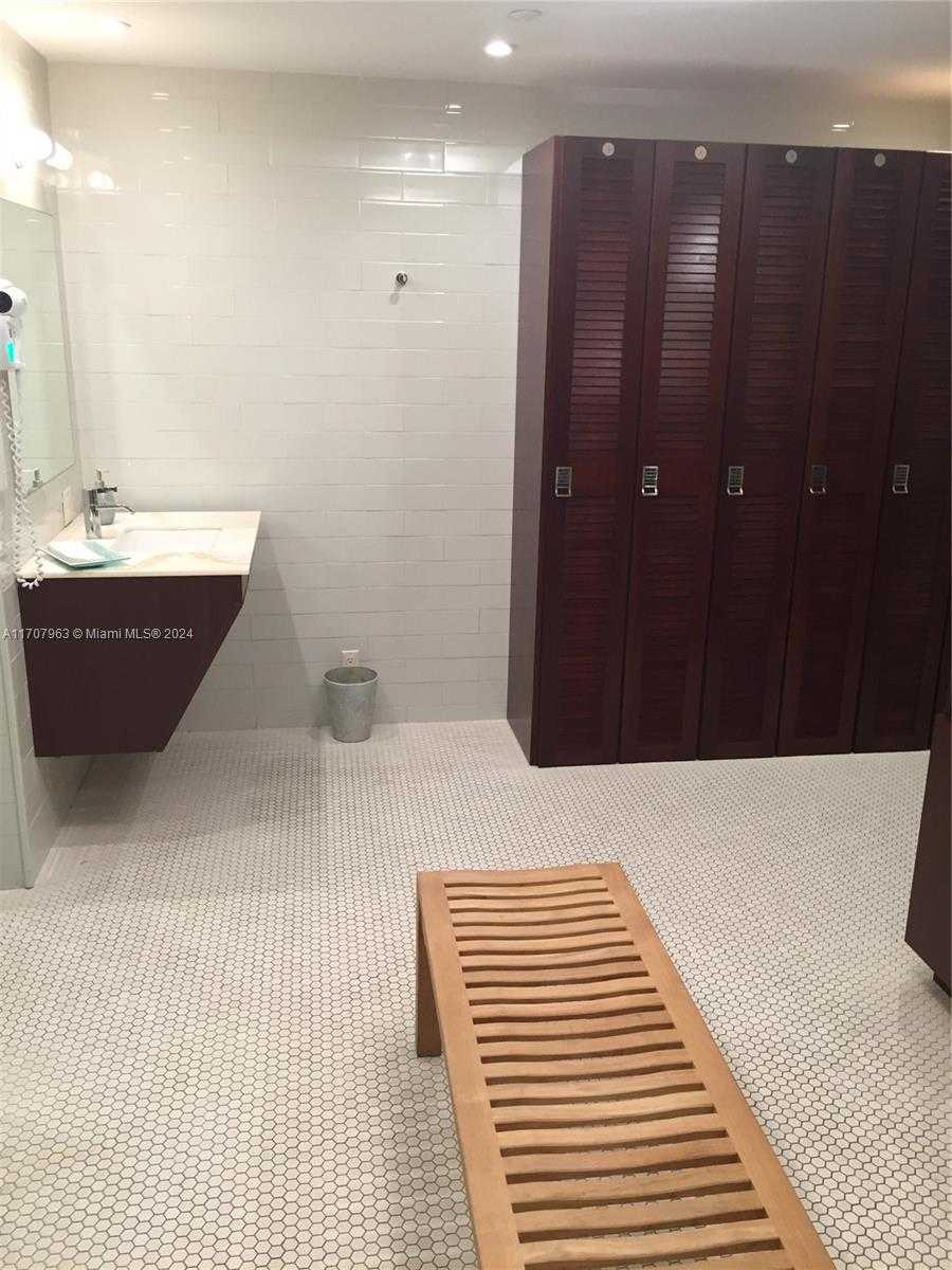 Small Image of 19667 TURNBERRY WAY #15A, Aventura Number 44