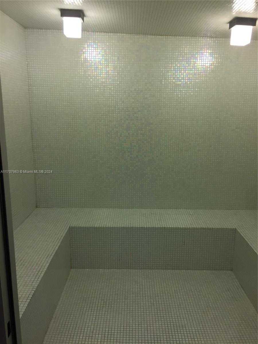 Small Image of 19667 TURNBERRY WAY #15A, Aventura Number 45