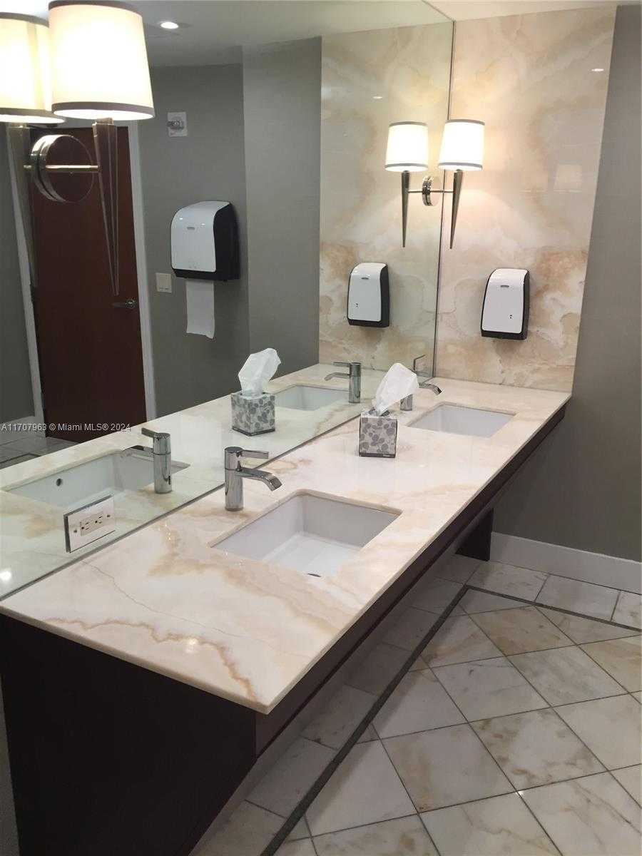 Small Image of 19667 TURNBERRY WAY #15A, Aventura Number 48