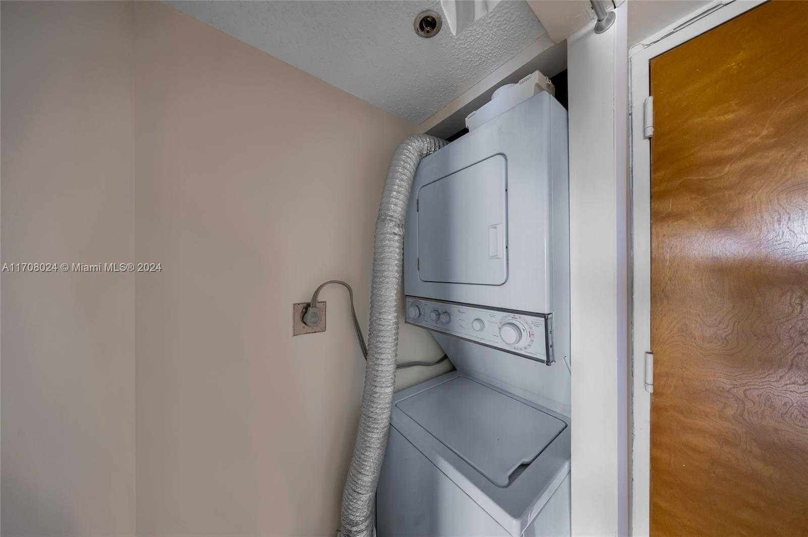 Small Image of 7601 EAST TREASURE DR #2403, North Bay Village Number 19